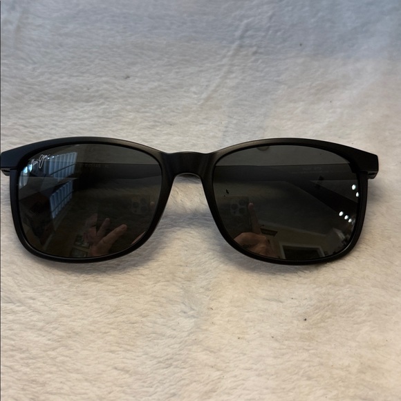 NWT Maui Jim Hulili Polarized Sunglasses Matte Black MJ0672S-001 - Picture 2 of 8
